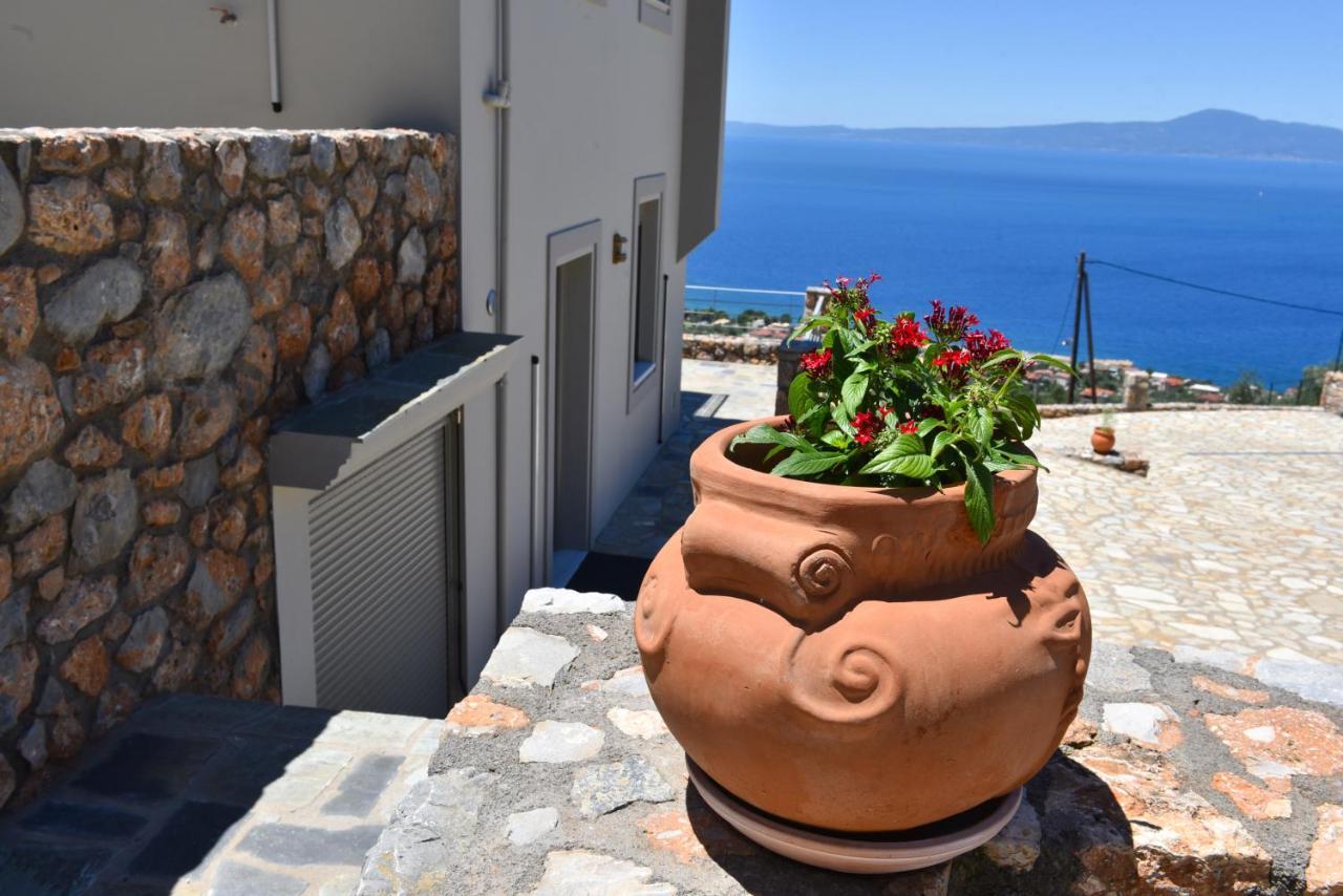 Bay View Guesthouses Kalamata Exterior photo